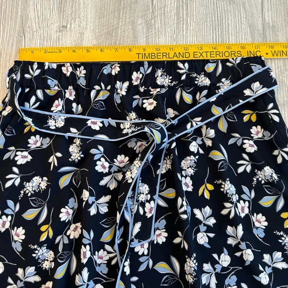 Loft Floral Mini Skirt Large Navy & White  Elastic Waist Pockets Tie Belt Detail - Picture 9 of 10